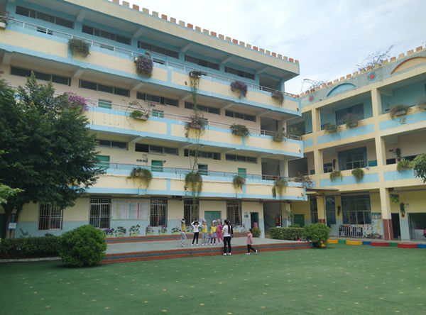 新乐幼儿园-操场游戏