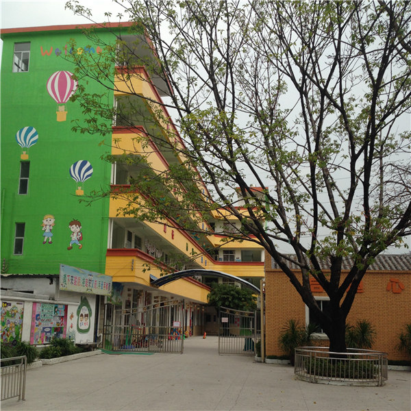 启发中英文幼儿园侧门
