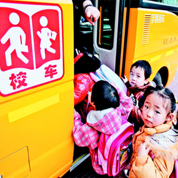 天津4岁女童被遗忘校车内窒息身亡，接送安全管理再敲警钟